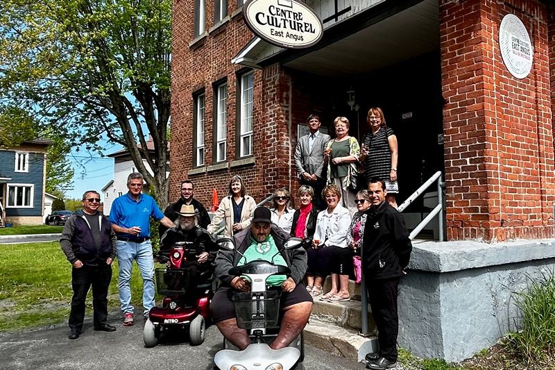 100 000$ pour le Centre Culturel d’East Angus afin d’aider les personnes en situation de handicap